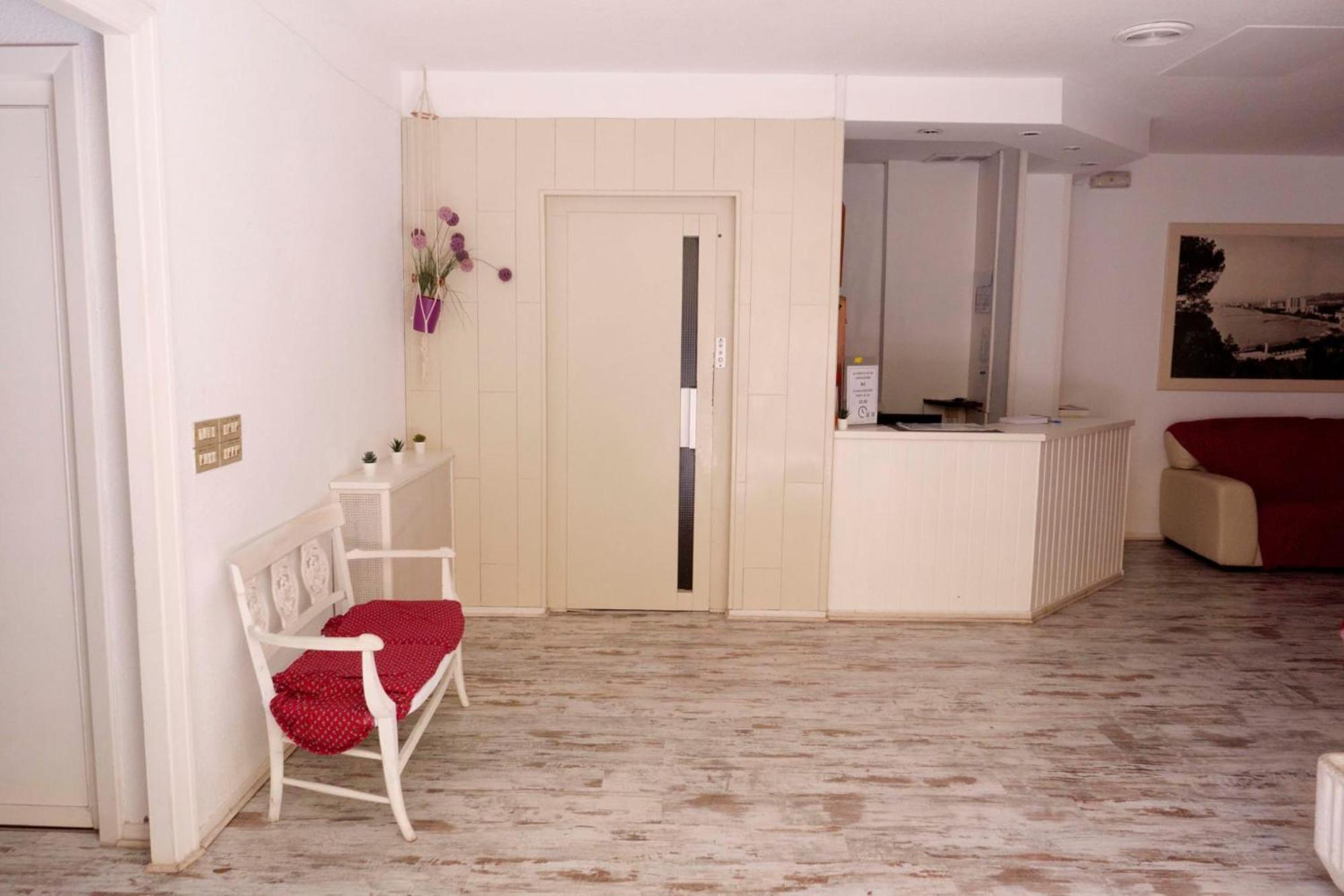 Hostal La Torre Benicassim Exterior photo